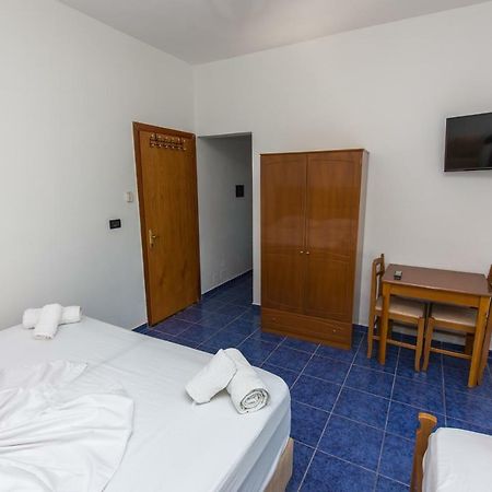 Blue Heaven Hotel Sarande Exterior photo